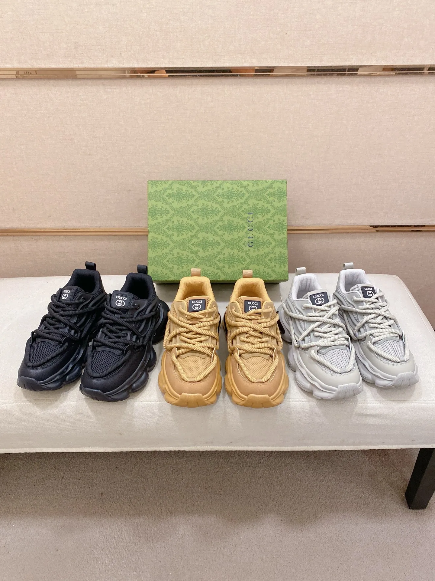 Men's shoes 💰 480💰🇮🇹🇮🇹GUCCI (Gucci) top 🔍🔍 new models are on sale at the same time at the counter. The upper 🇮🇹 is made of top-grain cowhide imported from Italy. Fully imported genuine leather lining 💪💪, completely 1⃣️ to 1⃣️ replica 🇮🇹💪💪, ⚠ sole: original sole provided by the original factory, exclusive movable molded sole super comfortable, ⚠ original factory follow-up, 🔍🔍 high quality, you can go in and out of the counter at will, welcome to compare⚠. Code number:38-44